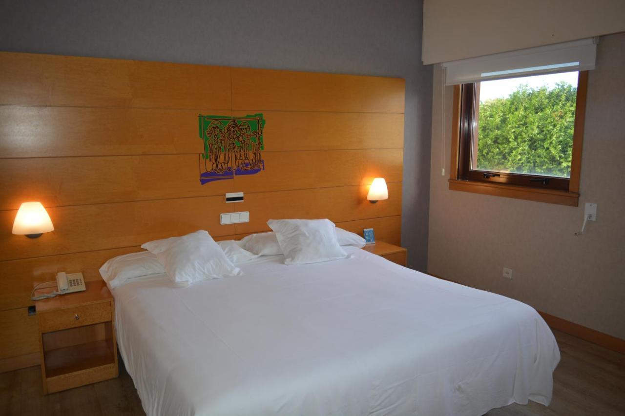 Ruta Jacobea Hotel Lavacolla Luaran gambar